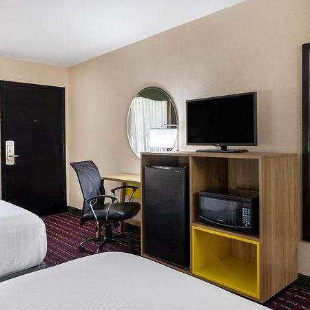Days Inn By Wyndham Murphy Room photo